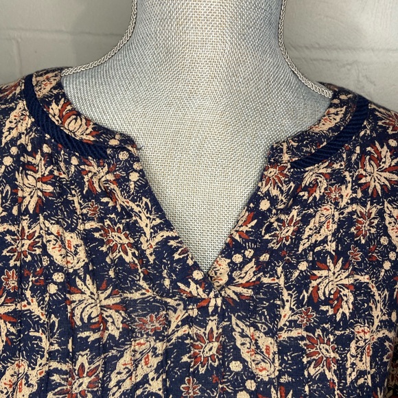 ⭐️Lucky Brand 3/4 length sleeve Notched-collar Boho v-neck Top size Small - Picture 4 of 6